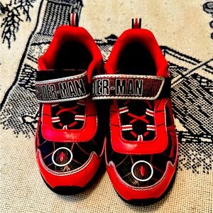 Boys Size 10 Spider-Man Shoes with Light Up Heels